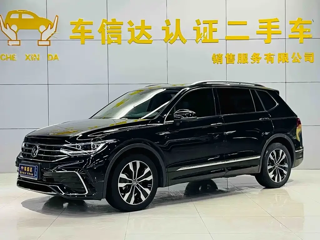 Volkswagen Tiguan L — фото 1