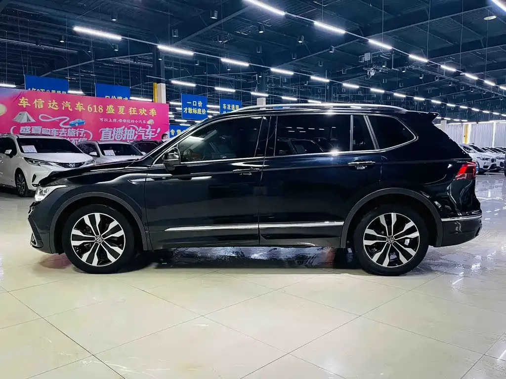 Volkswagen Tiguan L — фото 4
