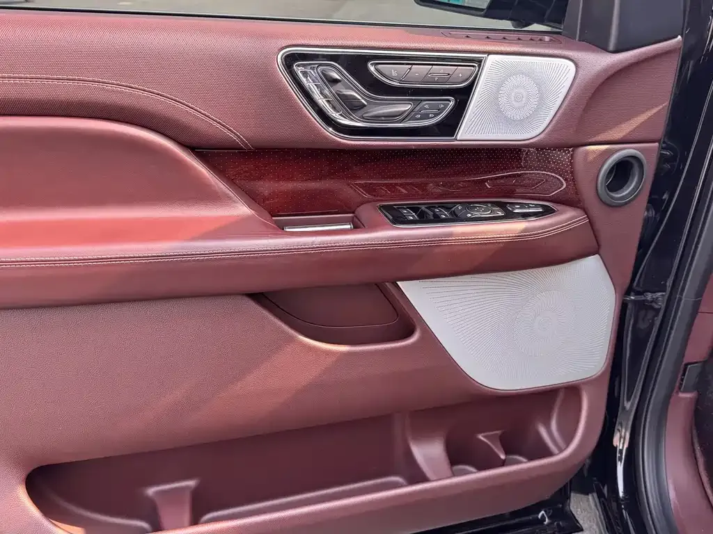 Lincoln Navigator — фото 10