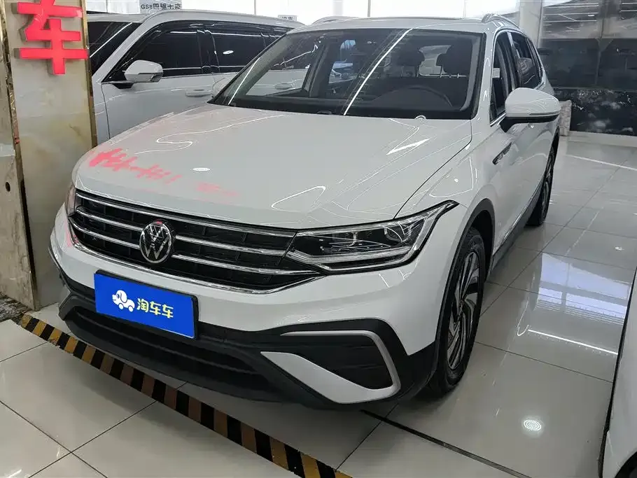 Volkswagen Tiguan L — фото 1