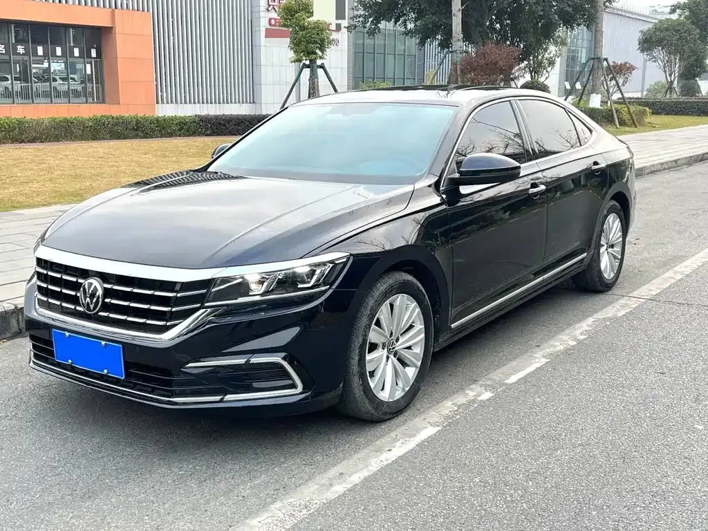 Volkswagen Passat — фото 1