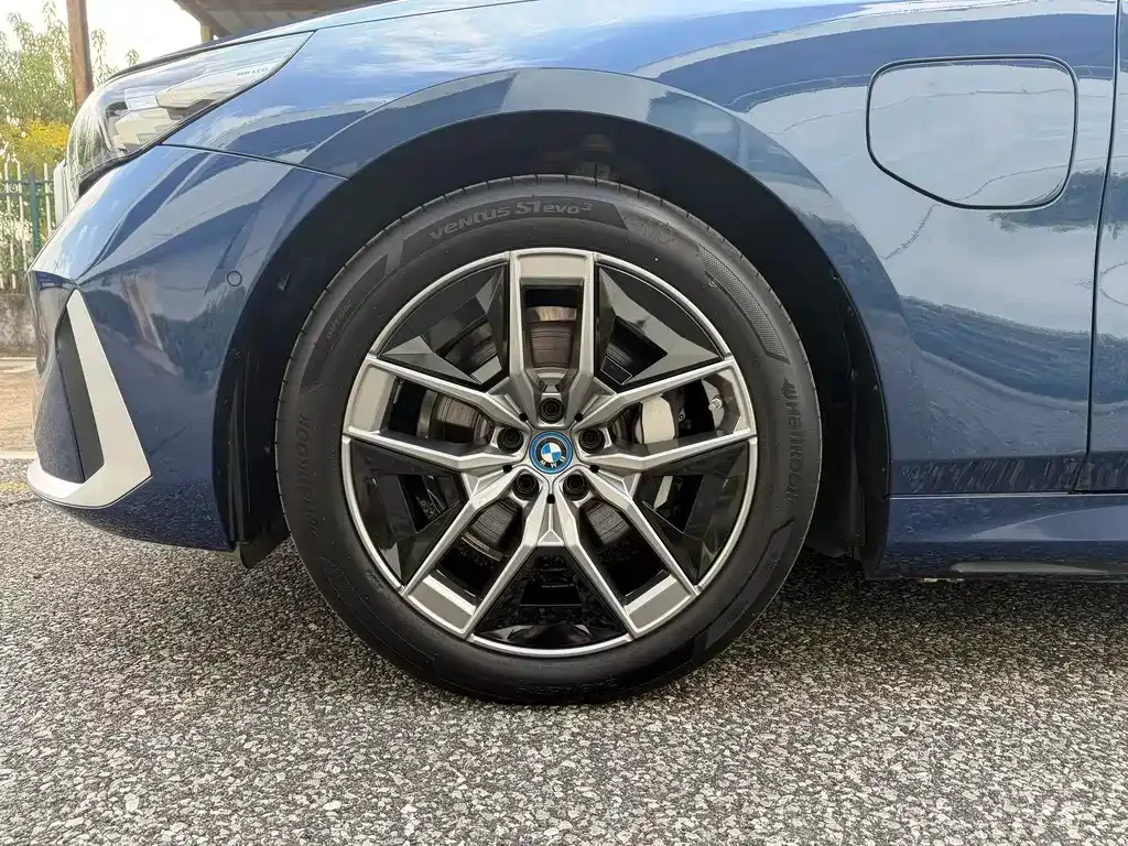 BMW i5 — фото 9