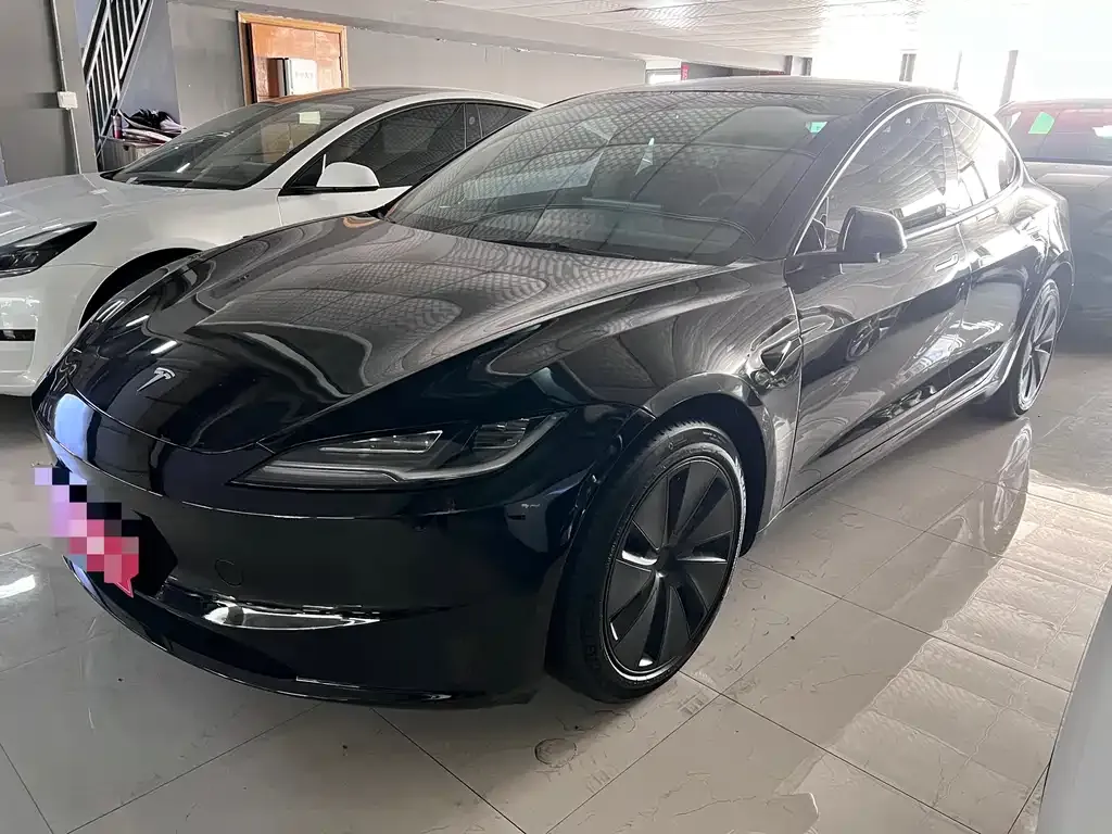 Tesla Model 3 — фото 1