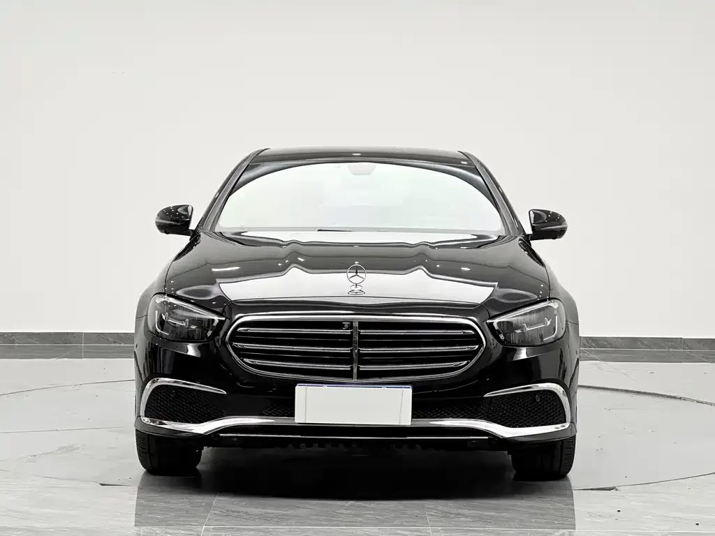 Mercedes-Benz E-Class — фото 2