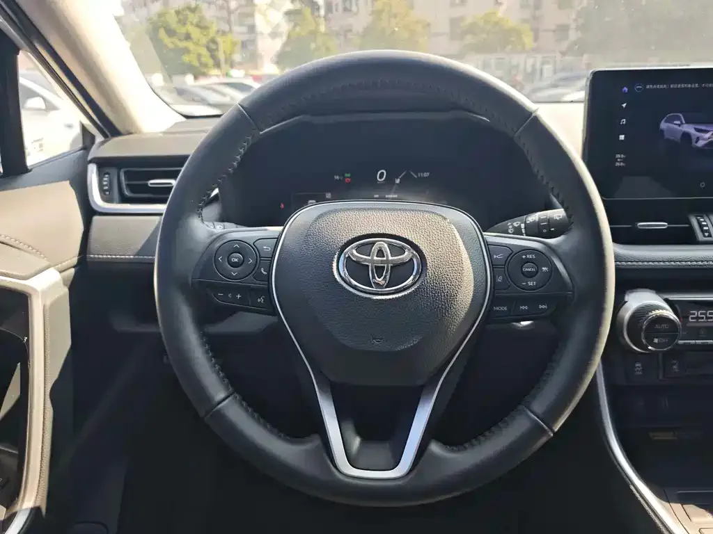 Toyota RAV4 — фото 10