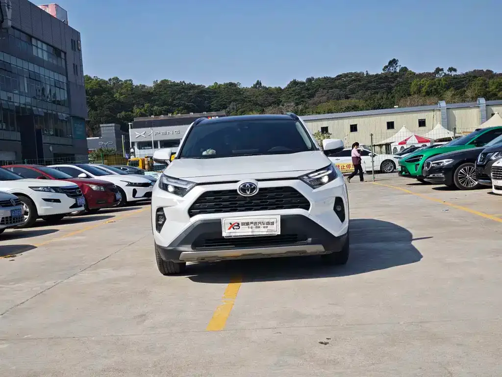 Toyota RAV4 — фото 2
