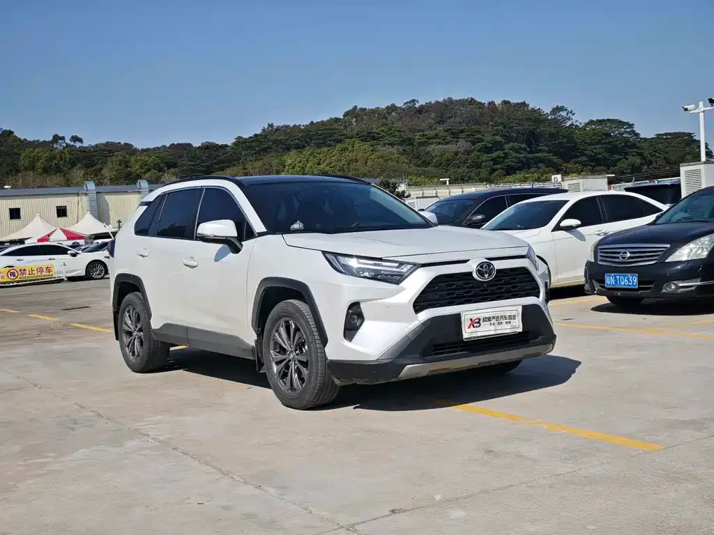Toyota RAV4 — фото 3