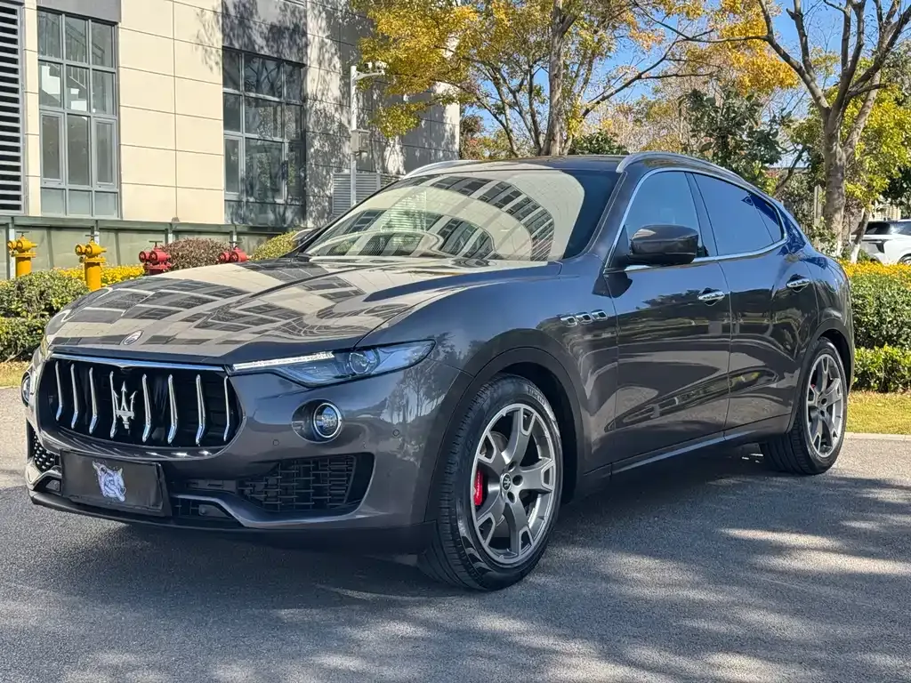 Maserati Levante — фото 1