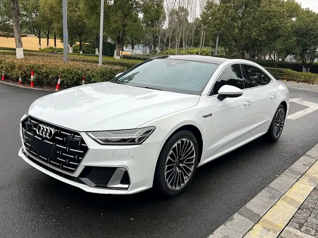 Audi A7L — фото 1