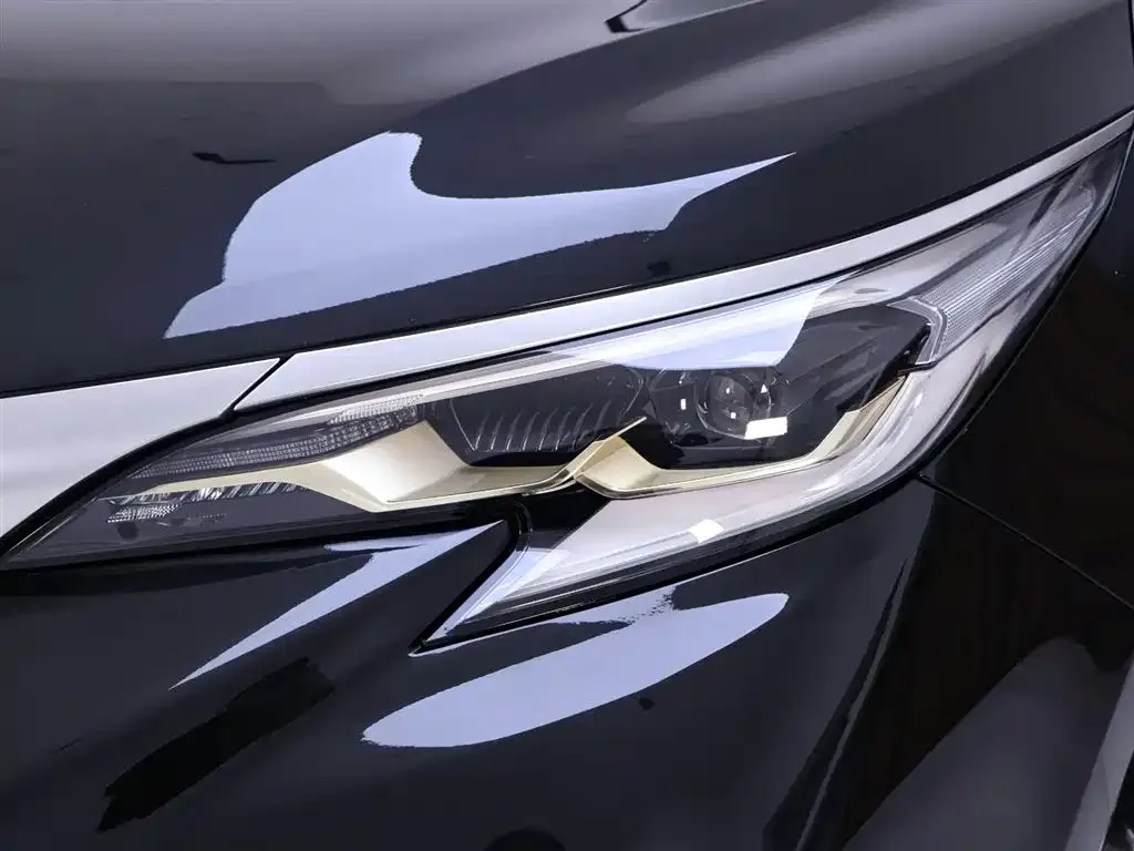 Toyota Granvia — фото 2