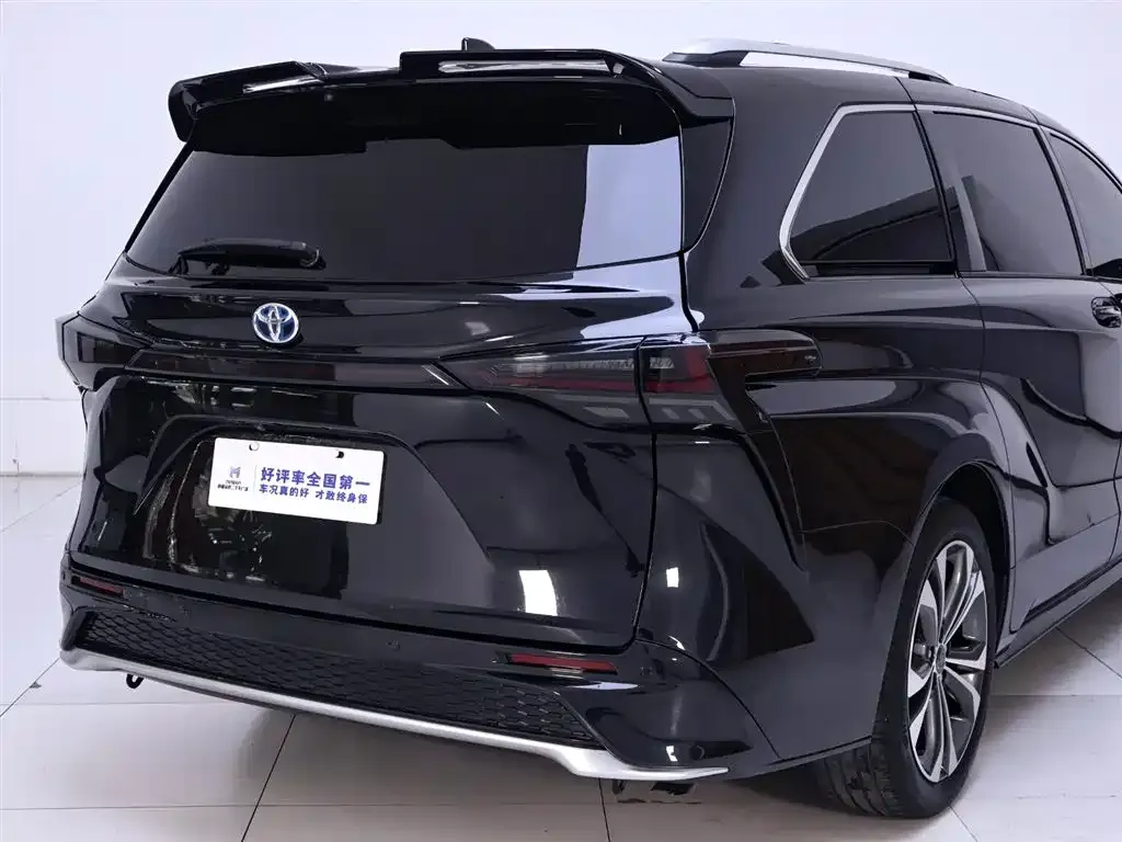 Toyota Granvia — фото 7