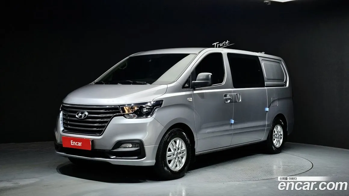 Hyundai Starex — фото 1