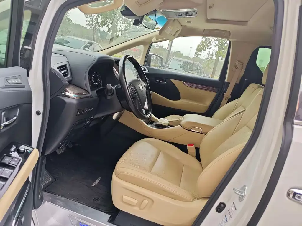 Toyota Vellfire — фото 8