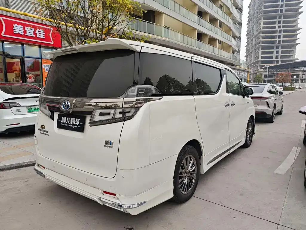 Toyota Vellfire — фото 3