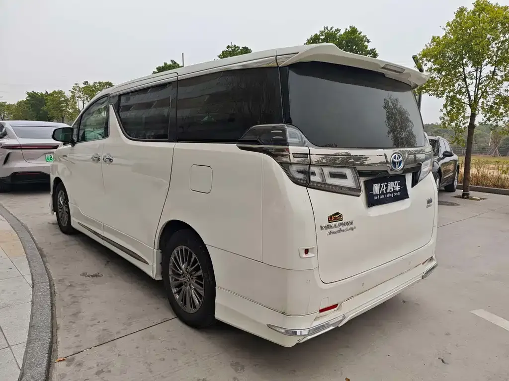 Toyota Vellfire — фото 6