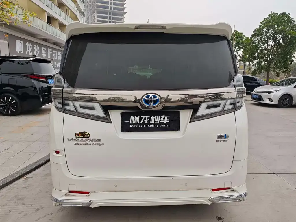 Toyota Vellfire — фото 4