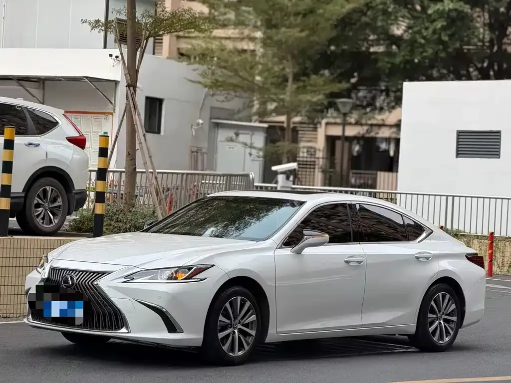 Lexus ES — фото 1
