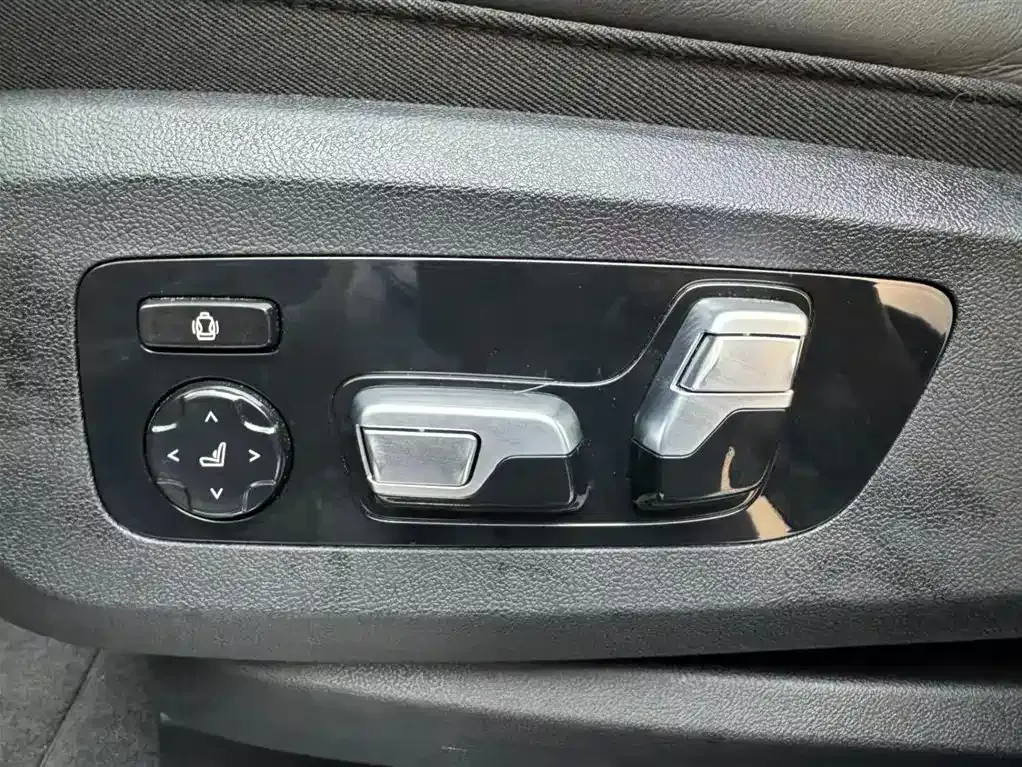 BMW XM — фото 7