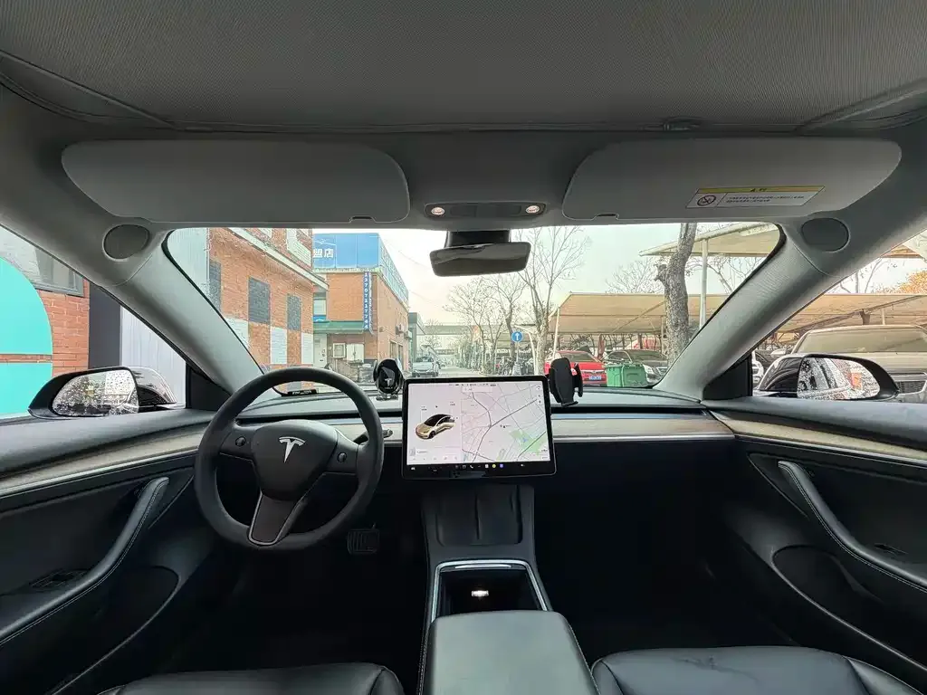 Tesla Model 3 — фото 5