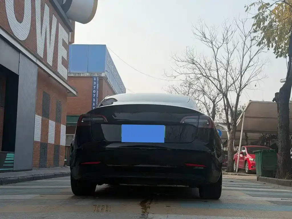 Tesla Model 3 — фото 7