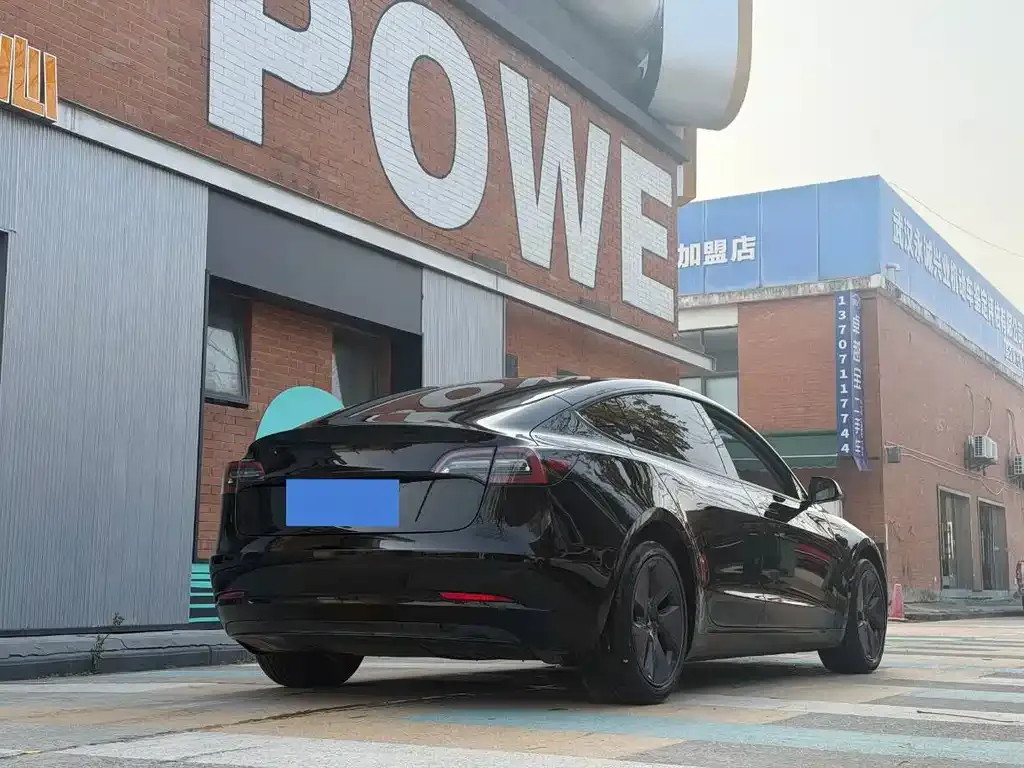Tesla Model 3 — фото 4
