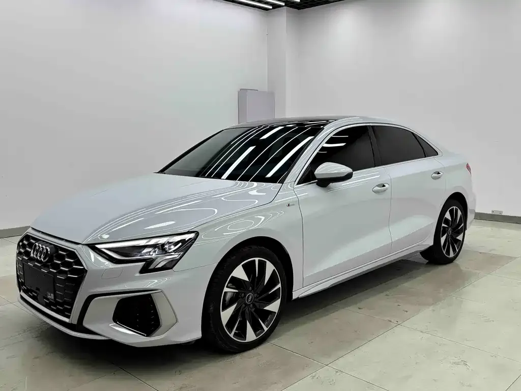 Audi A3 — фото 1