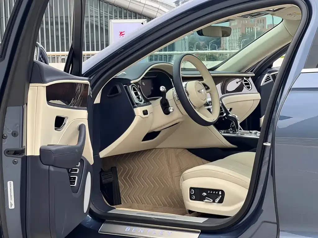 Bentley Flying Spur PHEV — фото 2