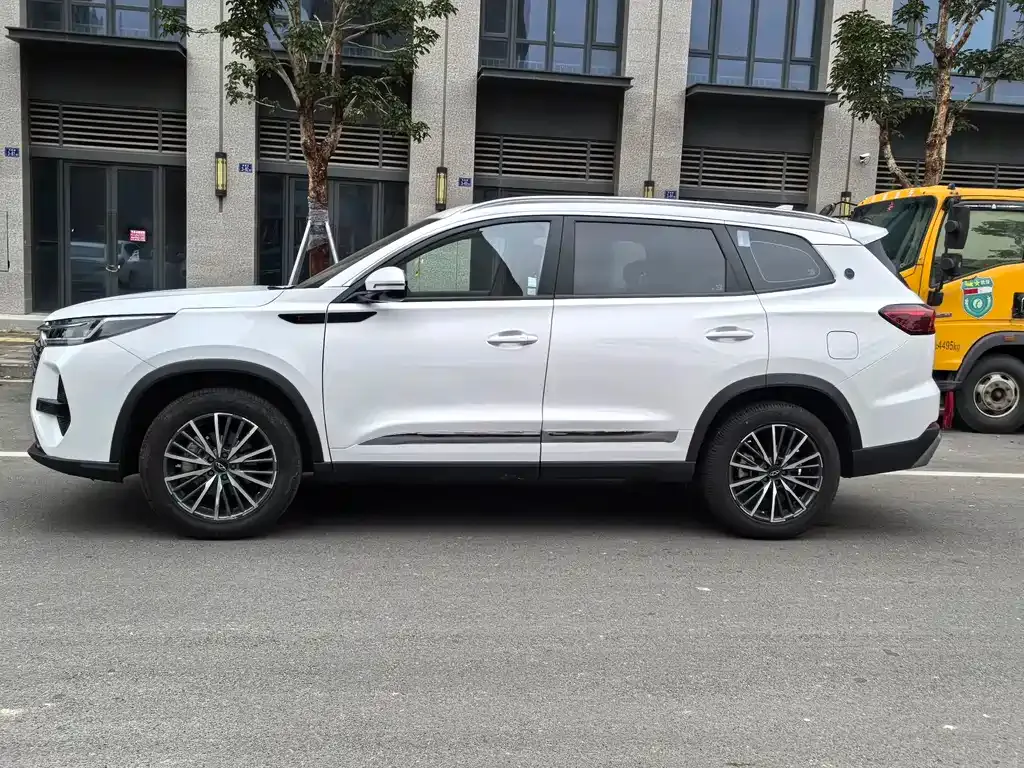 Chery Tiggo 8 — фото 4