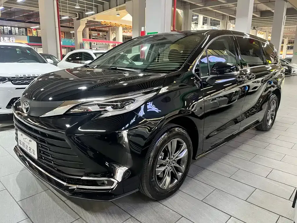Toyota Sienna — фото 1