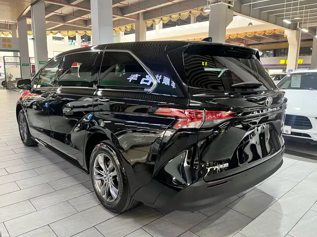 Toyota Sienna — фото 10
