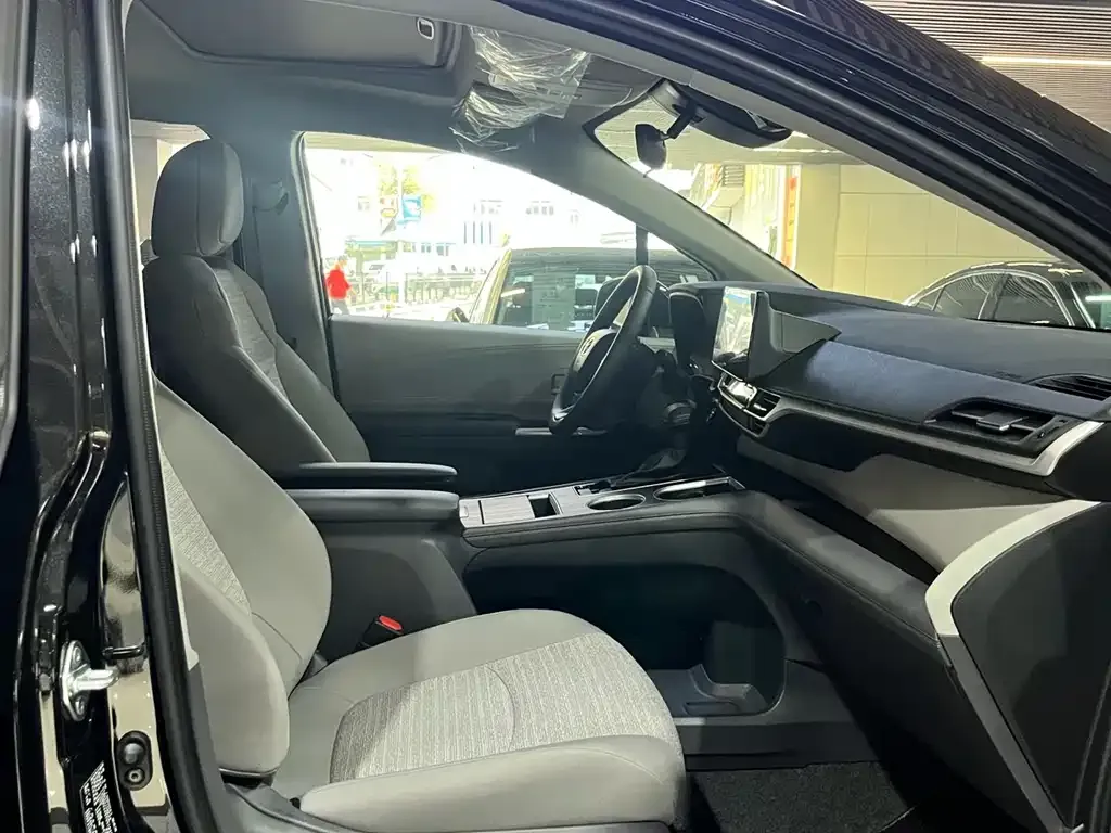 Toyota Sienna — фото 3