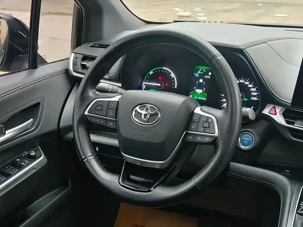 Toyota Sienna — фото 4