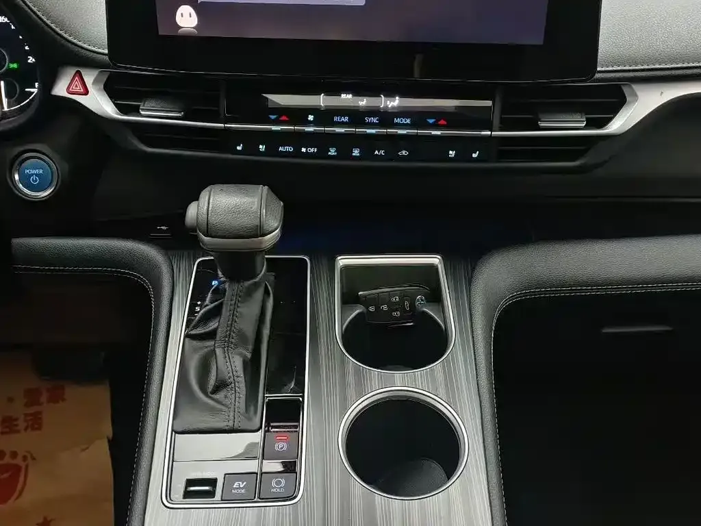 Toyota Sienna — фото 2