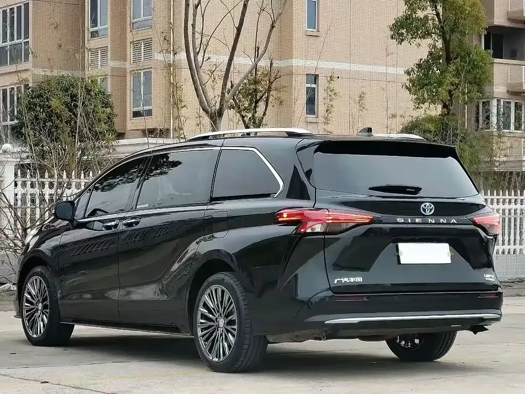 Toyota Sienna — фото 8