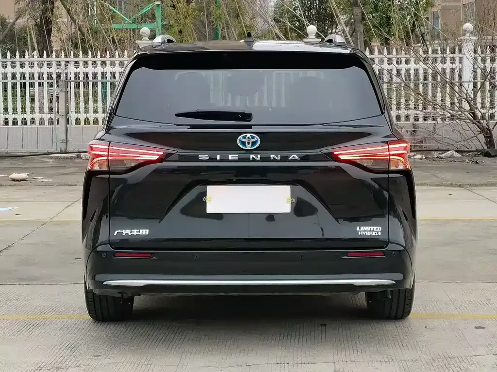 Toyota Sienna — фото 6