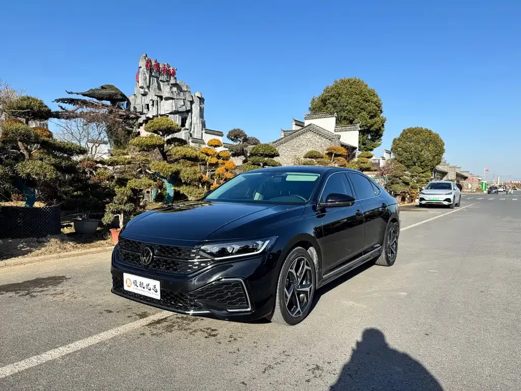 Volkswagen Passat — фото 1