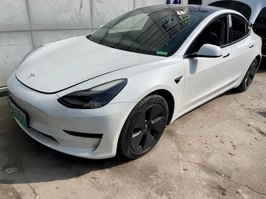 Tesla Model 3 — фото 1