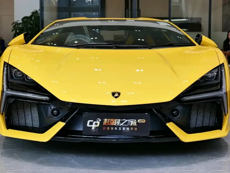 Lamborghini Revuelto — фото 10