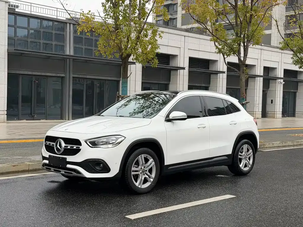 Mercedes-Benz GLA — фото 1