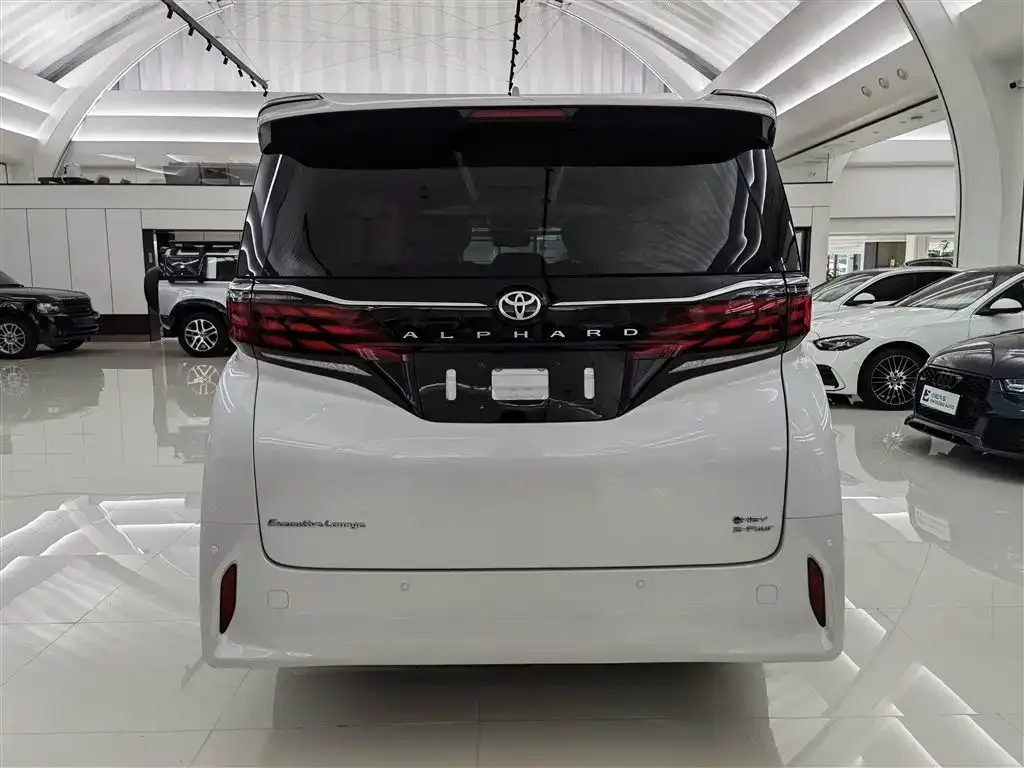 Toyota Alphard — фото 5