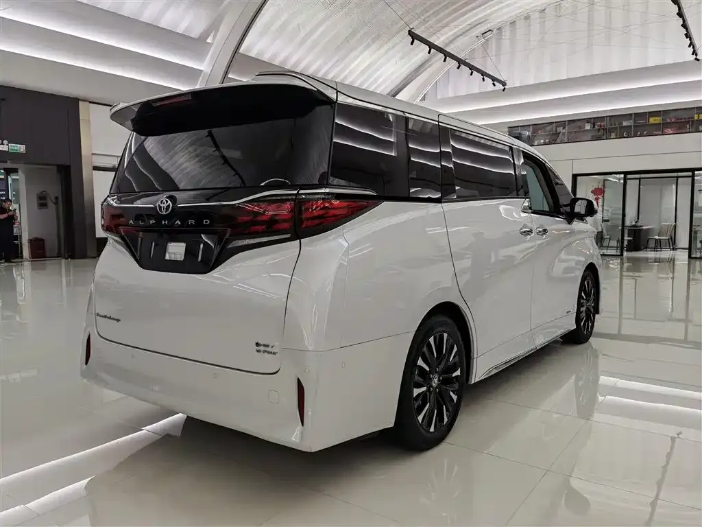 Toyota Alphard — фото 6
