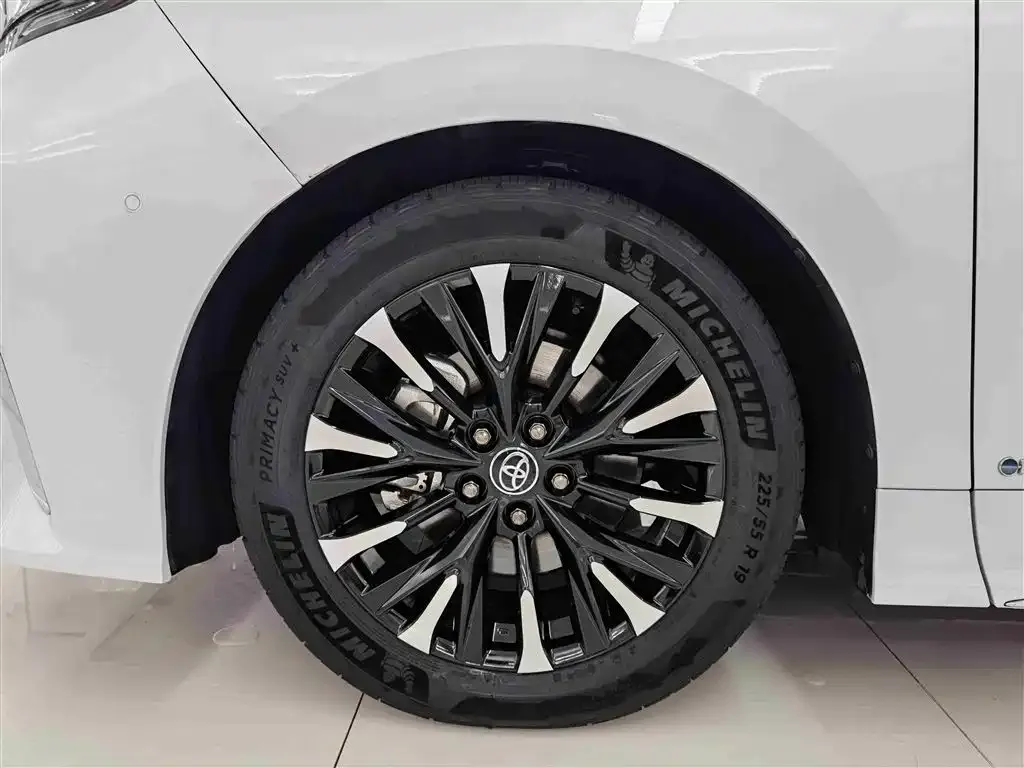 Toyota Alphard — фото 3