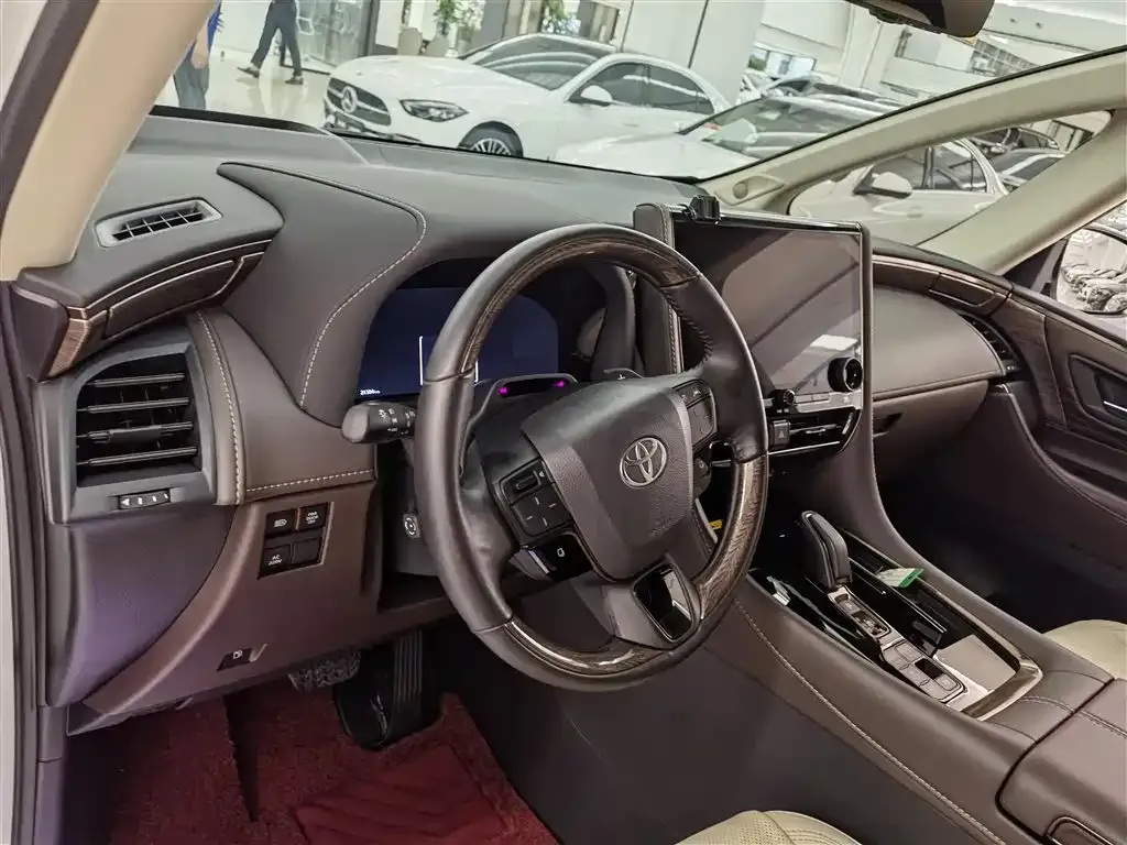 Toyota Alphard — фото 7