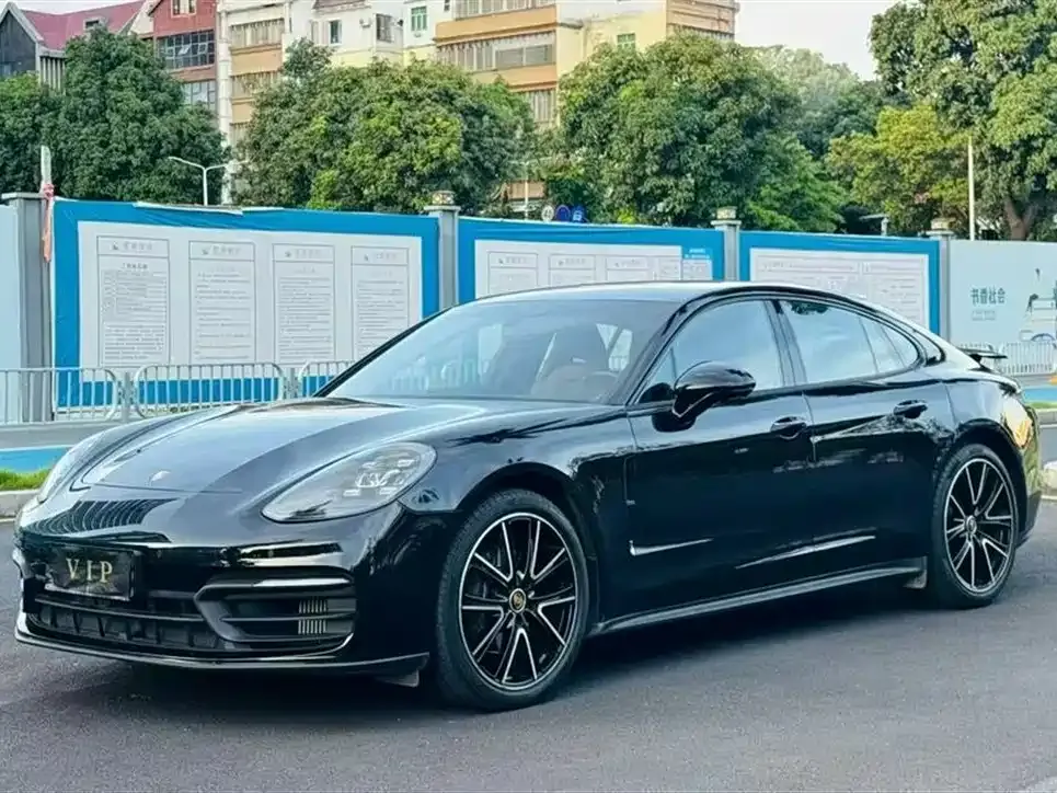 Porsche Panamera — фото 1
