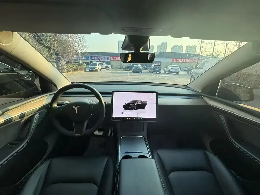 Tesla Model Y — фото 4