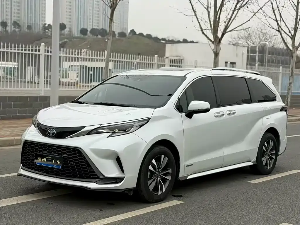 Toyota Granvia — фото 1