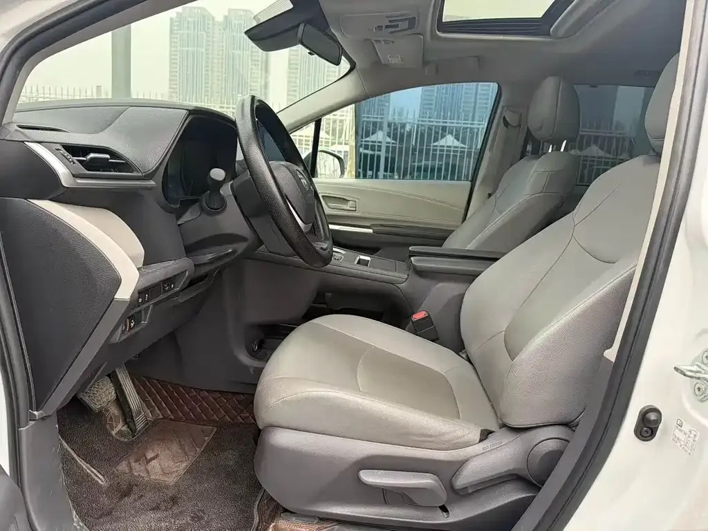 Toyota Granvia — фото 3