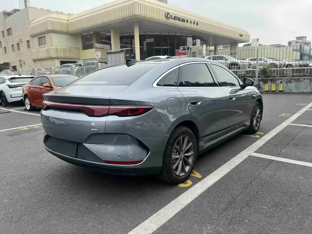 BYD Qin L — фото 9