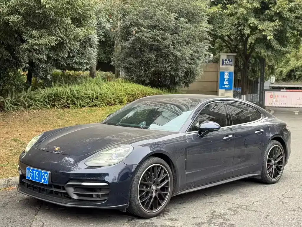 Porsche Panamera — фото 1