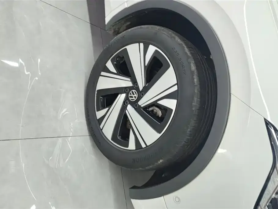 Volkswagen Tiguan L New Energy — фото 2